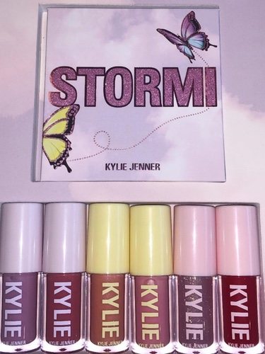 Labiales metalizados de la nueva colección de maquillaje de Kylie Jenner