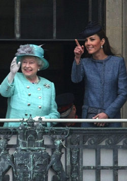 Isabel II de Inglaterra y la Duquesa de Cambridge
