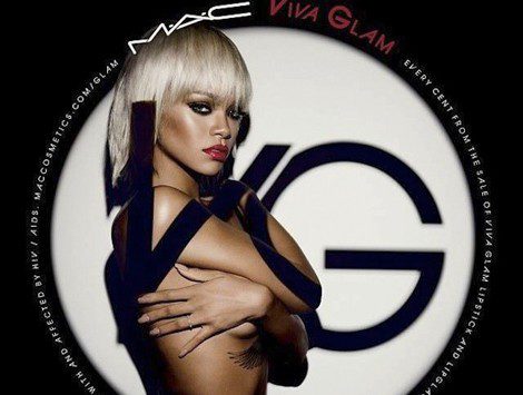Rihanna posando para la campaña Viva Glam de MAC