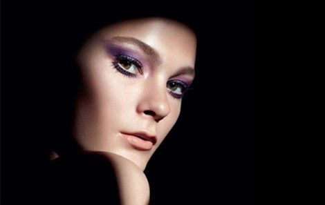 Imagen promocional de las nuevas sombras de ojos minerales de MAC