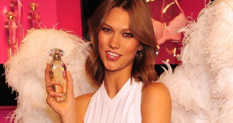 Karlie Kloss con el perfume 'Heavenly' de Victoria's Secret