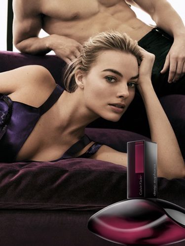 La actriz Margot Robbie protagoniza la campaña de 'Deep Euphoria', la nueva fragancia de Calvin Klein