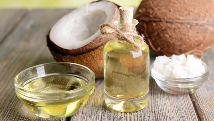 El aceite de coco destaca por su increíble capacidad para hidratar la piel