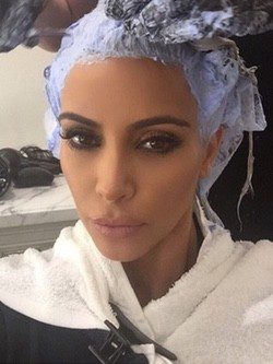 Kim Kardashian apunto de sustituir de nuevo el rubio por el moreno