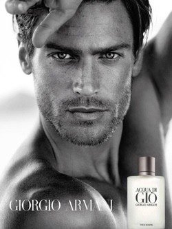 Jason Morgan posando para la nueva campaña de Armani y su perfume 'Acqua di Giò'