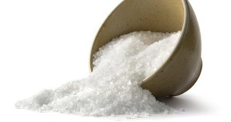 El consumo excesivo de sal influye en la falta de drenaje de nuestro organismo