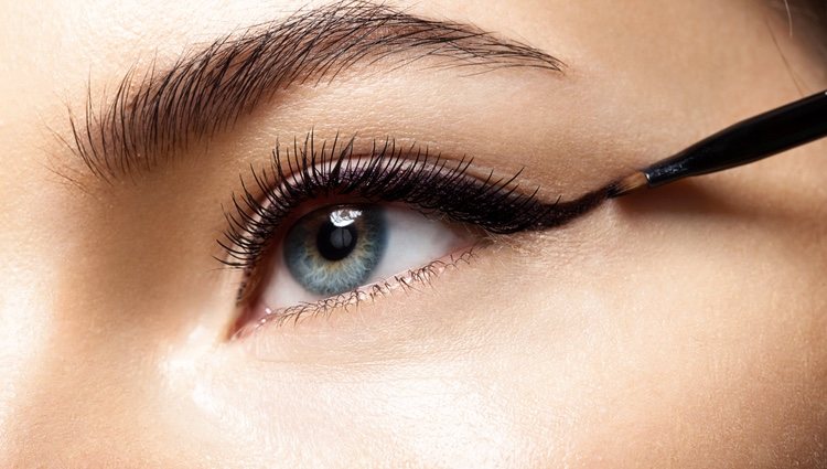 El eyeliner puede reducir el tamaño de tu ojo