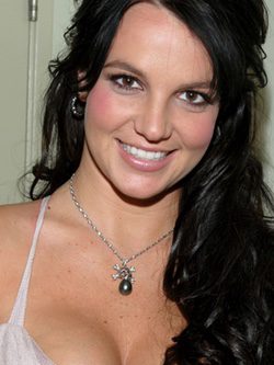 Britney Spears con melena ondulada XL en negro
