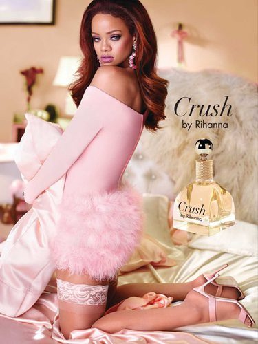 Rihanna durante la campaña de su nuevo perfume 'Crush'