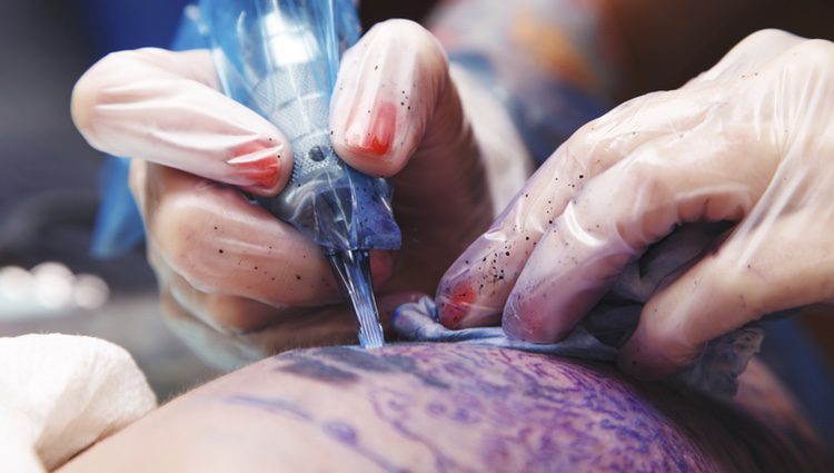 Sigue atentamente las instrucciones del tatuador para curarte la piel