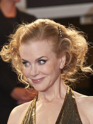 Nicole Kidman con el cabello rizado y alborotado