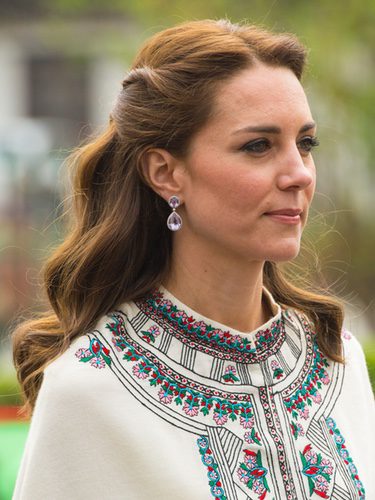 Kate Middleton con un semi recogido ondulado