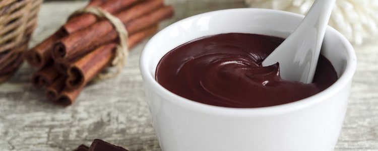 El chocolate negro, con un alto porcentaje de cacao, es el mejor para este tipo de mascarillas
