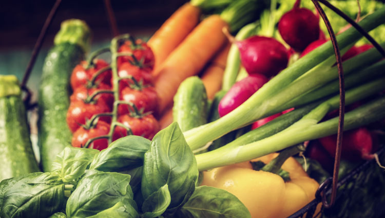 Hay que añadir a nuestra dieta una gran cantidad de verduras y legumbres