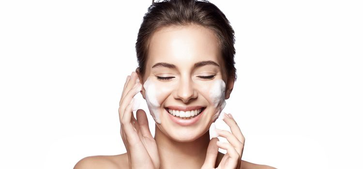 Cuida tu piel para alargar la juventud de tu rostro