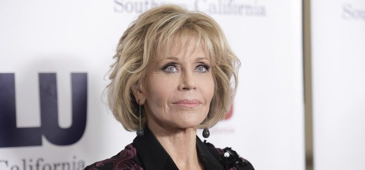 Jane Fonda con un beauty look de 10