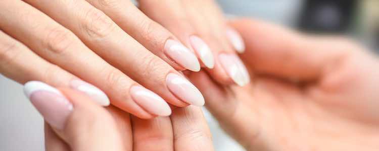 Uñas mordidas tratamiento con uñas postizas  Nail Center