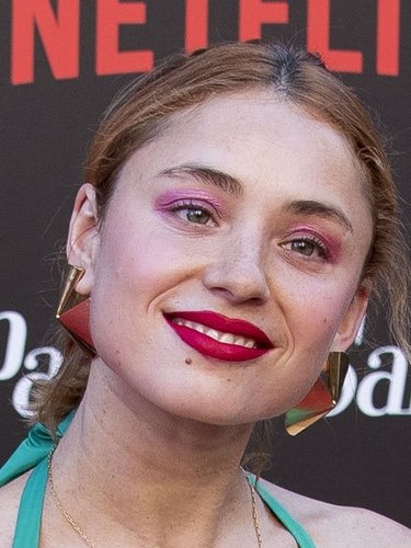 Miranda Makaroff con unas sombras rosas y un labial en color rojo pasión