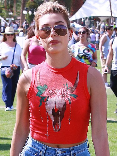 Hailey Baldwin, con coleta en el festival de Coachella 2018