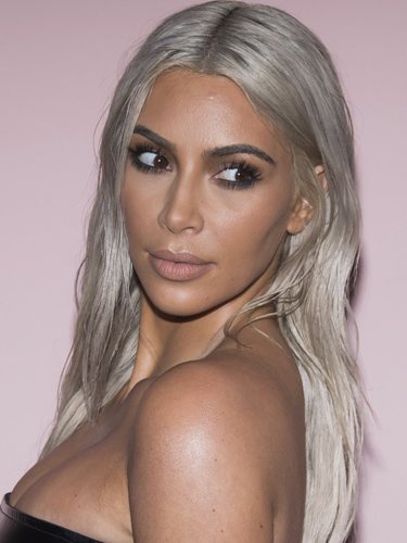 Kim Kardashian, con una melena frozen blonde