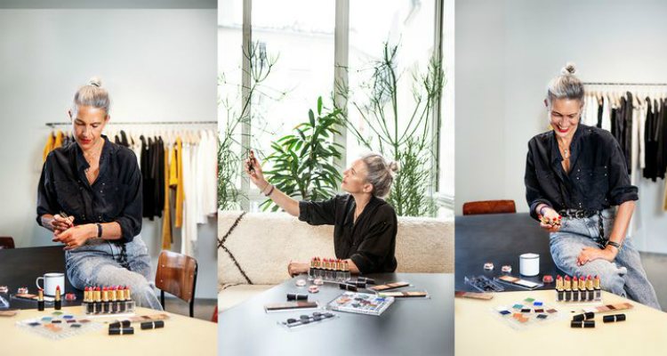 La diseñadora Isabel Marant con los productos de su colección cápsula con L'Oréal Paris