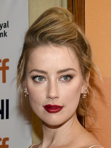 Amber Heard con un beauty en tonos rojizos en el Festival Internacional de Cine de Toronto 2018