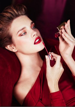 natalia vodianova se viste de rojo en la nueva campaña de Guerlain