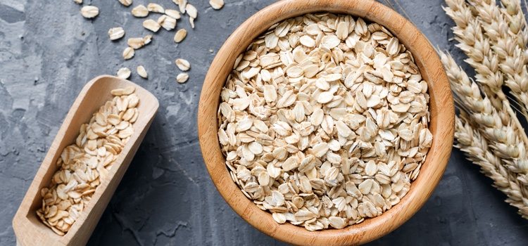 One of the ways to use oats is to make a face mask