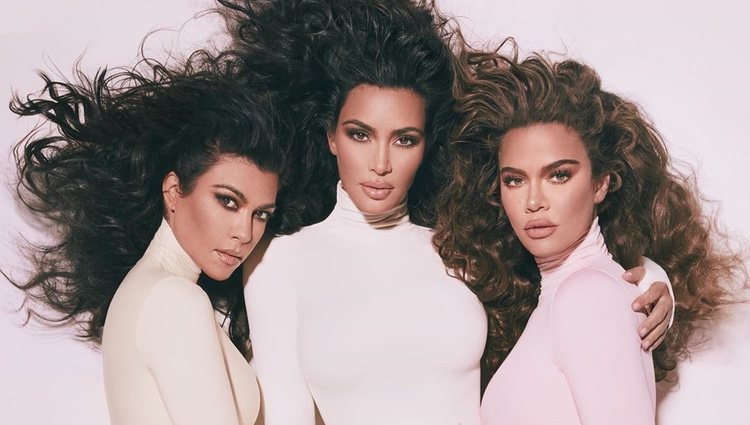 Kim, Khloe y Kourtney Kardashian para 'KKW Fragrance Diamonds Bundle'