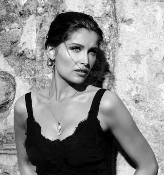 Laetitia Casta desborda sensualidad en el nuevo spot de Dolce &Gabbana