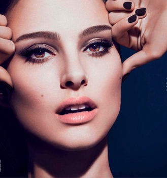 Censuran un anuncio de Natalie Portman para Dior por el excesivo retoque fotográfico