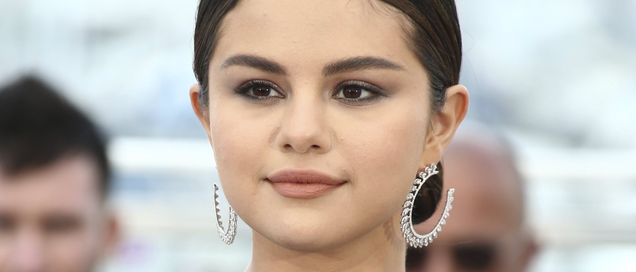 Selena Gomez anuncia el lanzamiento de su propia línea de maquillaje, Rare Beauty