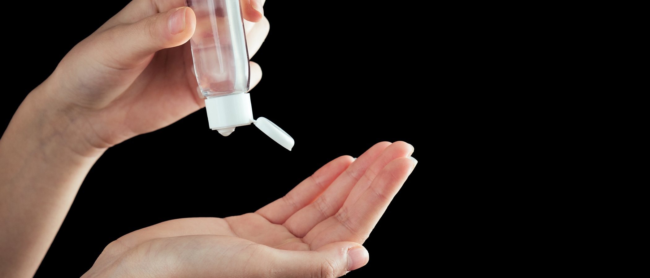 L'Oréal contra el CoVid19: fabrica gel desinfectante y flexibiliza los pagos de las empresas
