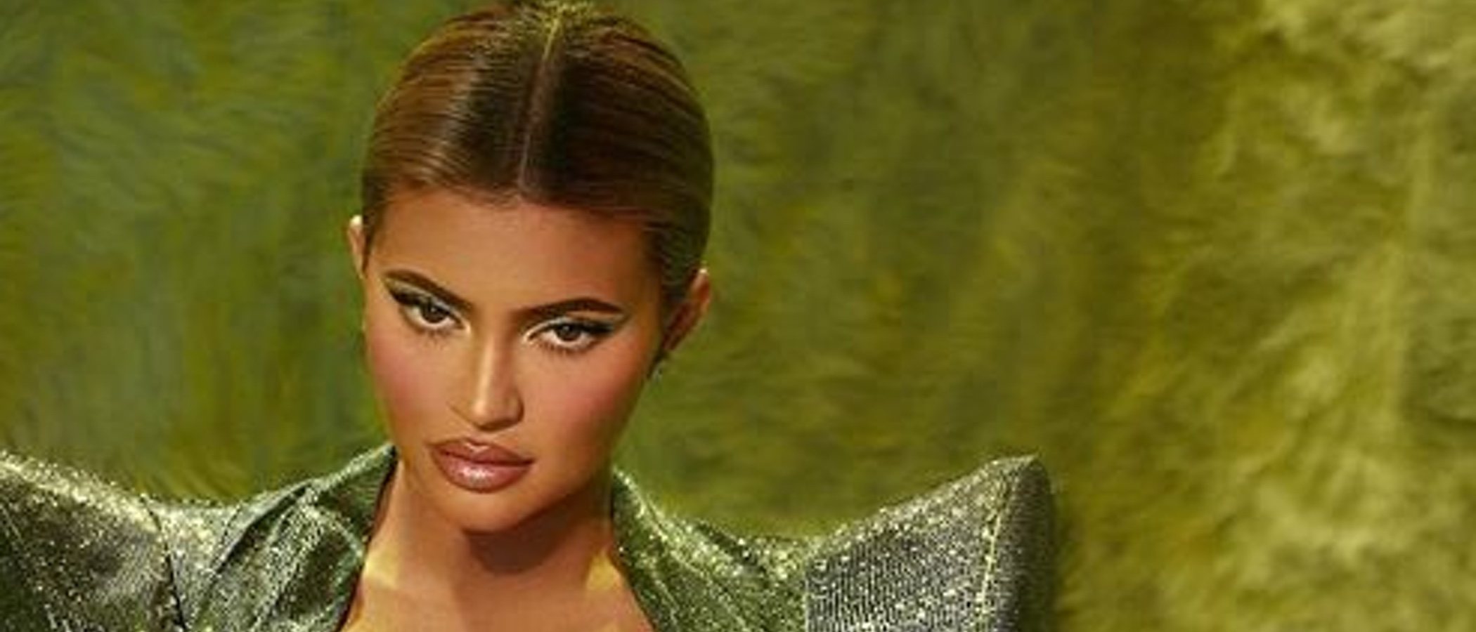 Kylie Jenner 'roba' la Navidad convertida en Grinch con su nueva colección de maquillaje