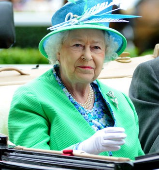 La Reina Isabel II ya tiene su propio perfume