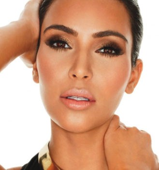 Las Kardashian cambiarán el nombre a su firma de cosméticos 'Khroma Beauty' por plagio