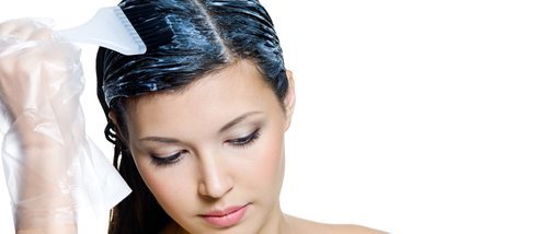Decoloración del cabello: cómo pasar de morena a rubia sin salir de casa