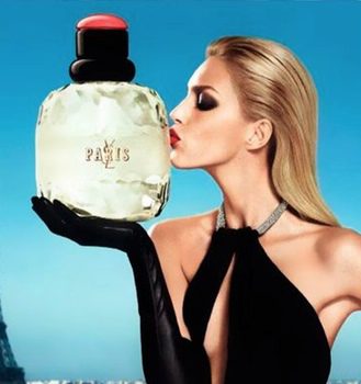 Anja Rubik posa como imagen de los nuevos perfumes de Yves Saint Laurent