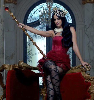 Katy Perry, muy rebelde en el spot de promoción de 'Killer Queen'