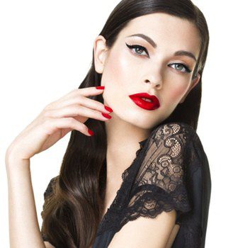 Yamamay Beauty presenta su colección de maquillaje debut con la top Laura Sánchez