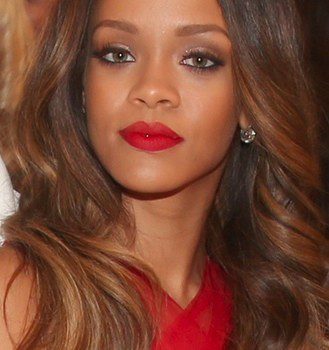 MAC se resiste a separarse de Rihanna y anuncia nueva colaboración para 'Viva Glam'