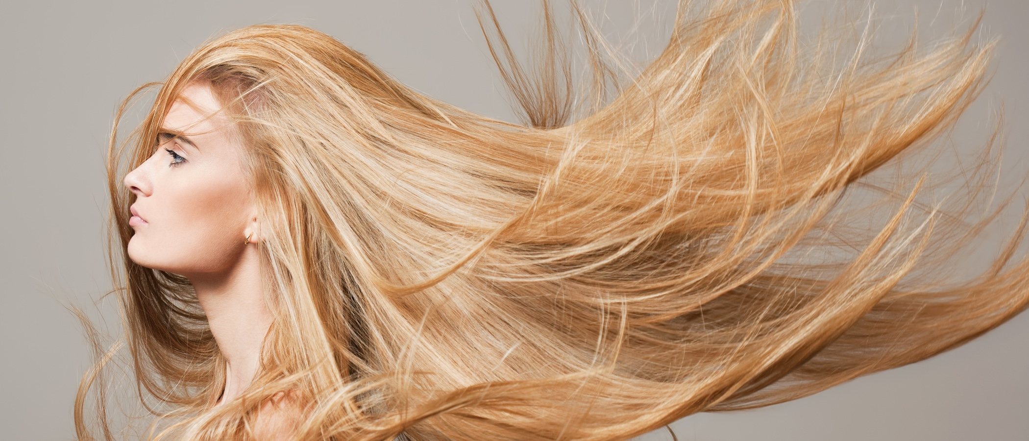 Cómo aclarar el pelo teñido en casa de forma natural