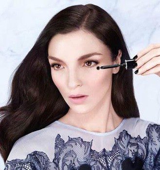 Mariacarla Boscono se convierte en el nuevo rostro de Givenchy Le Makeup