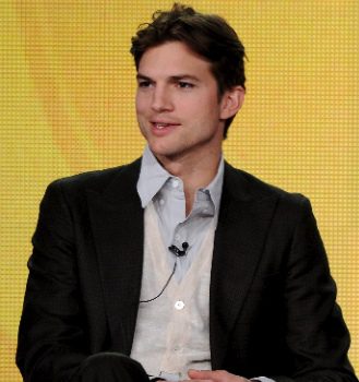 Ashton Kutcher se corta la melena