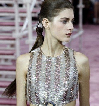 La Alta Costura de Dior reinventa la coleta: 'parte' por la mitad tu cabello