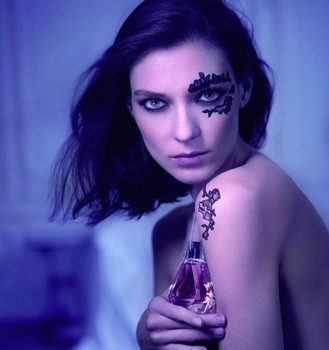 'Ange ou Démon Le Parfum & Accord Illicite' aterriza con la sensualidad de Kati Nescher