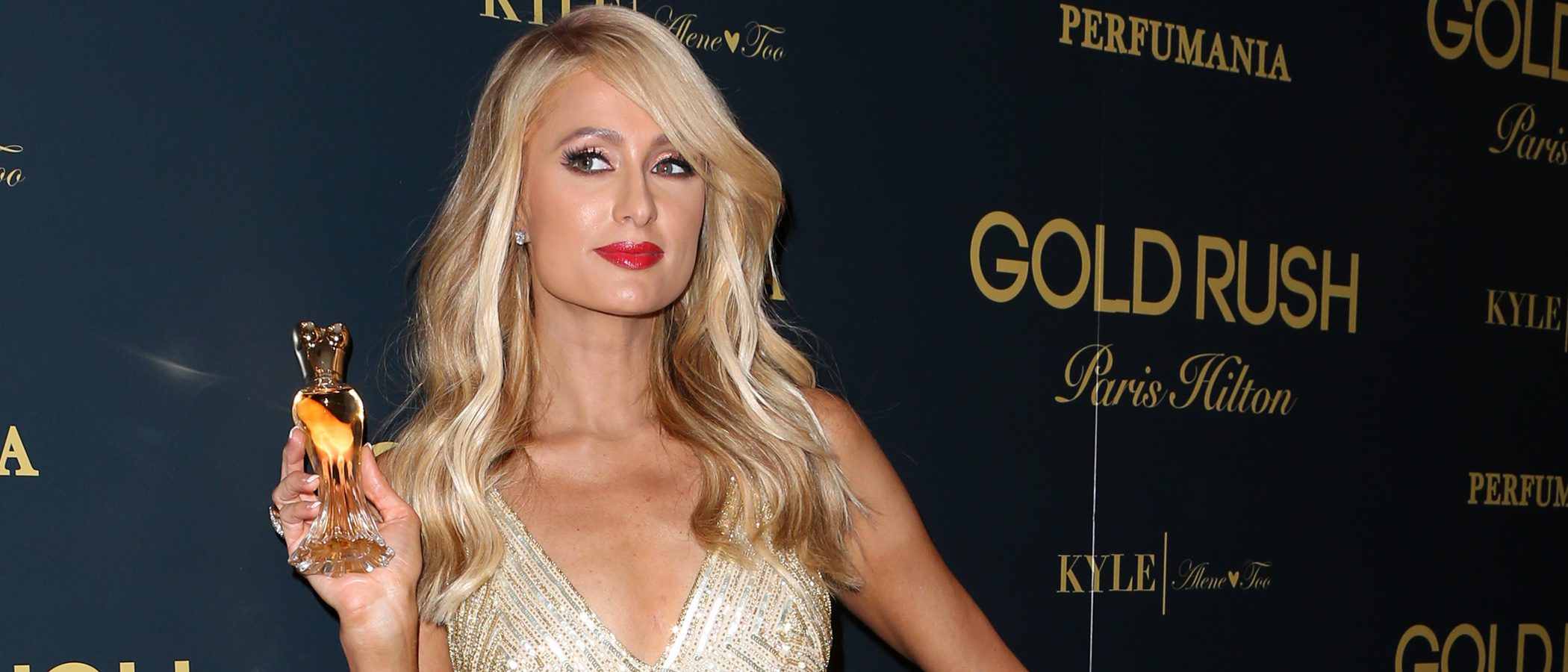 Báñate en oro con 'Gold Rush', la exquisita fragancia de Paris Hilton