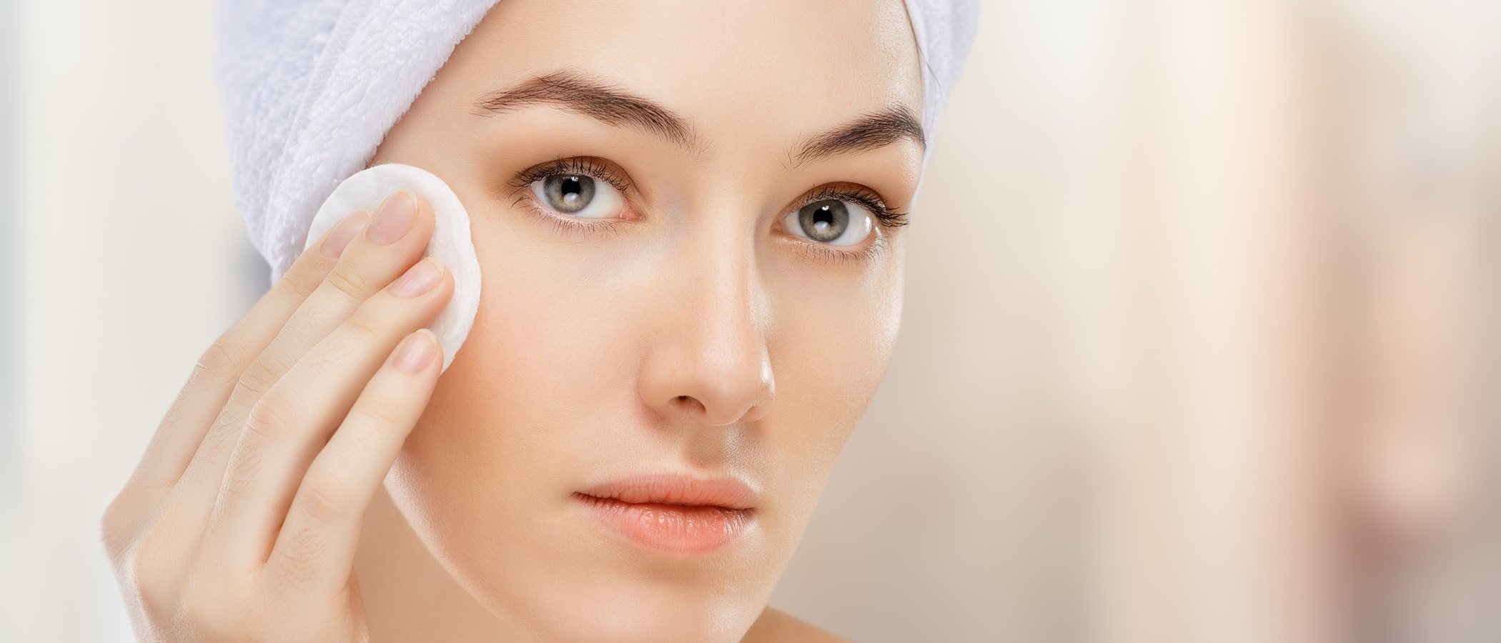 Limpieza facial: luce una piel sin impurezas