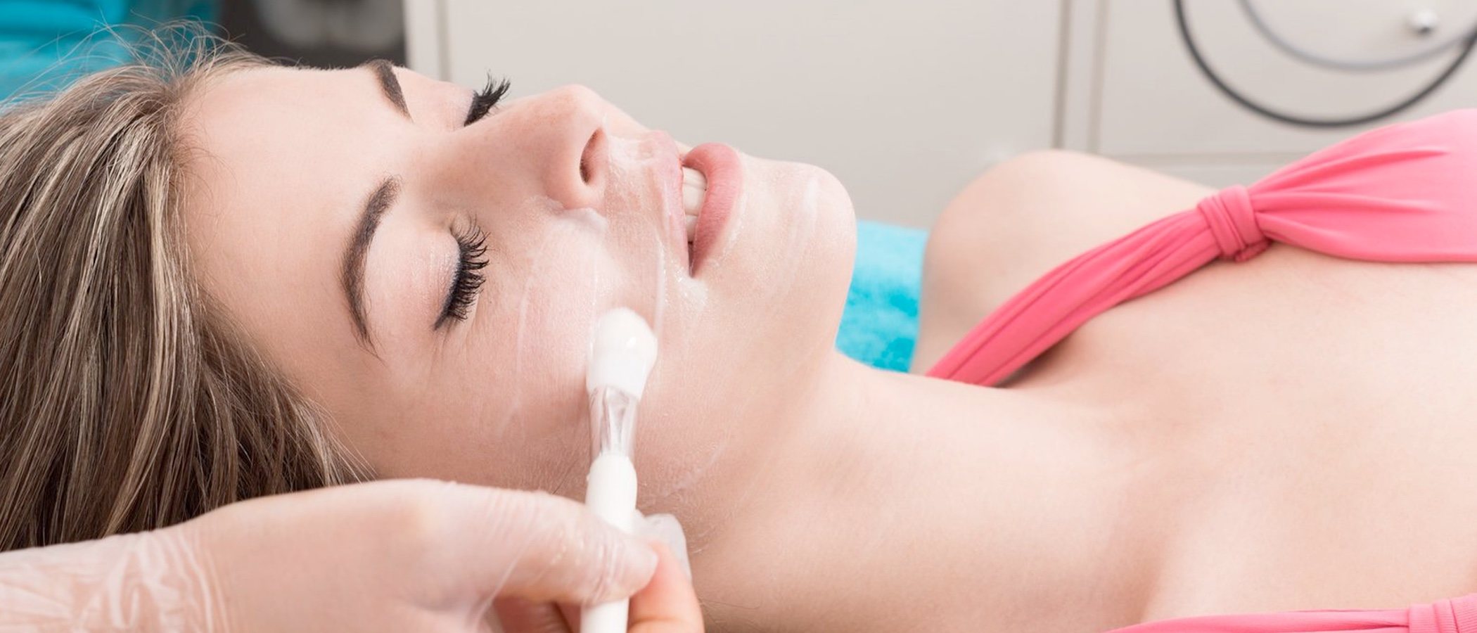Peeling químico: ¿realmente es efectivo y elimina las arrugas y cicatrices?