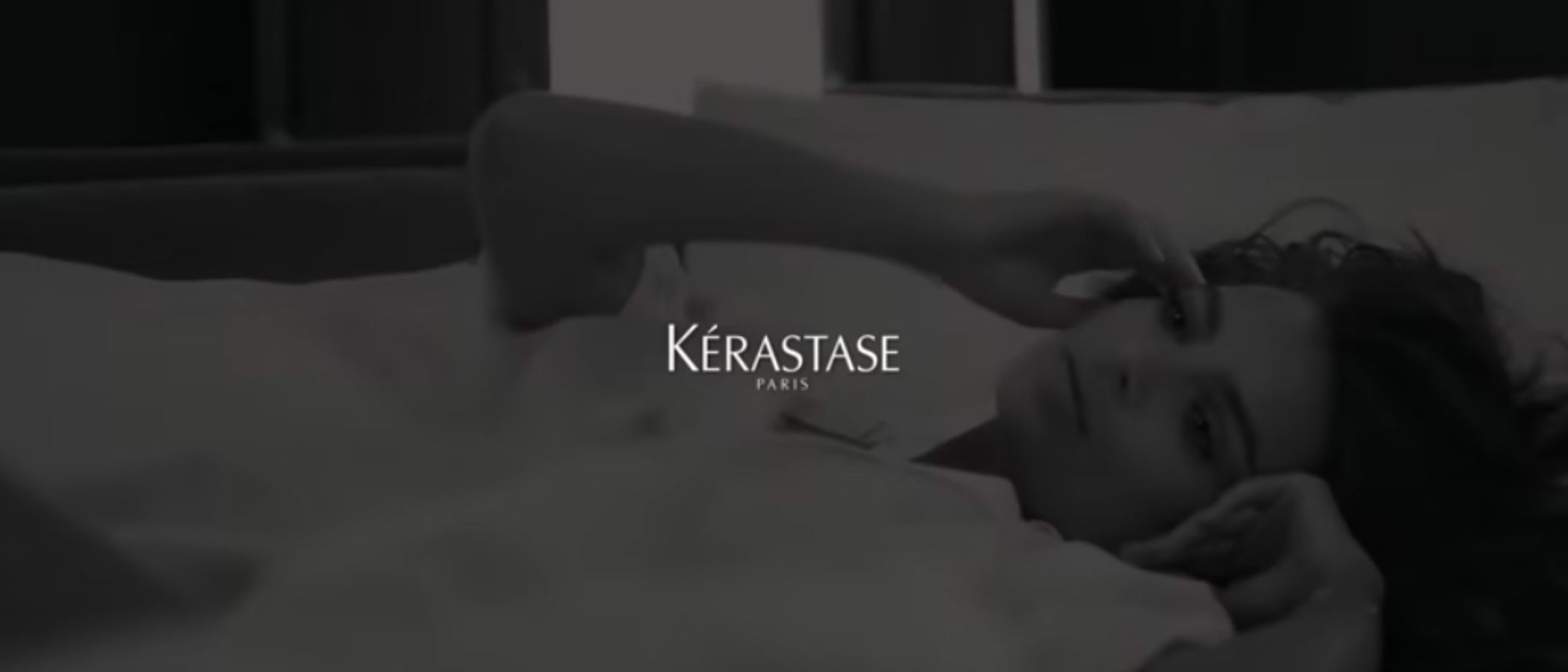 Emily Ratajkowski se estrena como embajadora de Kérastase